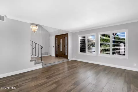 Living - 3374 Onyx Cir, Simi Valley, CA 93063 photo 2 of 8