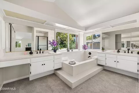Bath - 5434 Indian Hills Dr, Simi Valley, CA 93063 photo 2 of 4