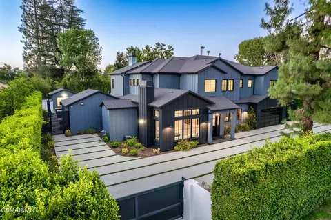 18651 Wells Dr, Tarzana, CA 91356