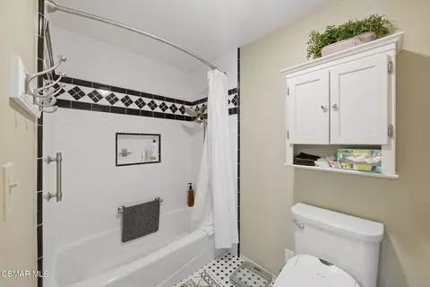 Bath - 2141 Jamestown Way, Oxnard, CA 93035 photo 3 of 3