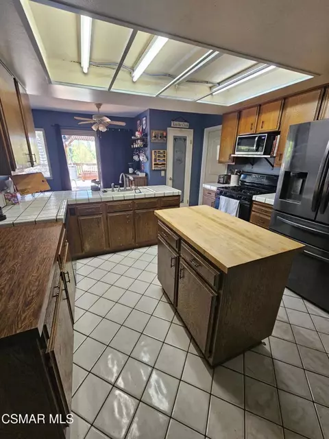 Kitchen - 1287 Nonchalant Dr, Simi Valley, CA 93065 photo 1 of 3