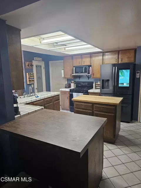 Kitchen - 1287 Nonchalant Dr, Simi Valley, CA 93065 photo 3 of 3