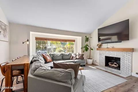 Living - 363 Larcom St, Thousand Oaks, CA 91360 photo 4 of 4