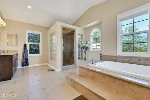 Bath - 12478 Nelson Rd, Moorpark, CA 93021 photo 3 of 8