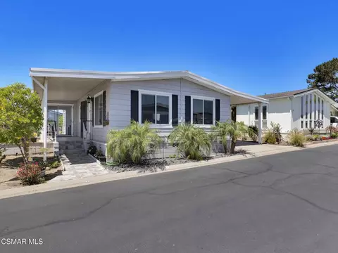92 Poinsettia Gardens Dr, Ventura, CA 93004