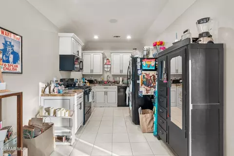 Kitchen - 79 Mesa Dr, Camarillo, CA 93010 photo 4 of 4
