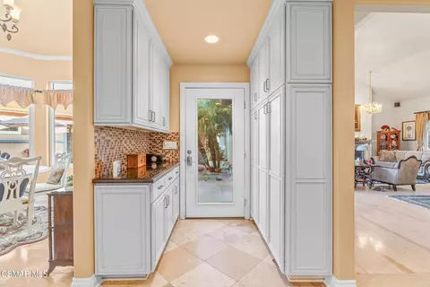 Entry Way - 79 Mesa Dr, Camarillo, CA 93010 photo 3 of 4