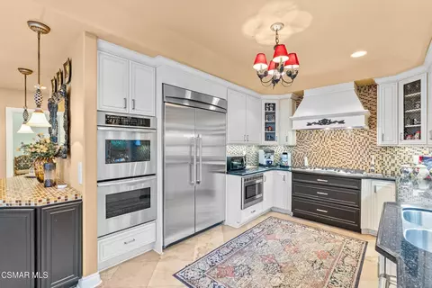 Kitchen - 79 Mesa Dr, Camarillo, CA 93010 photo 3 of 4