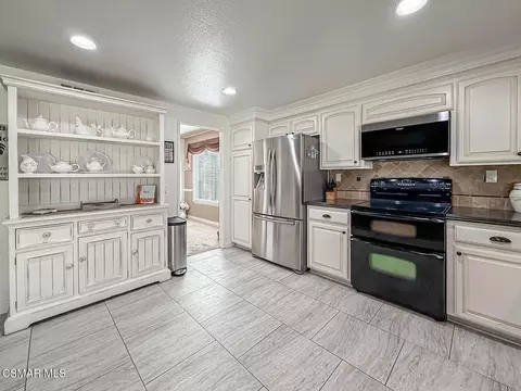 Kitchen - 3243 Emerald Ave, Simi Valley, CA 93063 photo 4 of 5