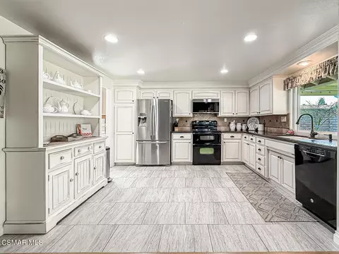 Kitchen - 3243 Emerald Ave, Simi Valley, CA 93063 photo 1 of 5