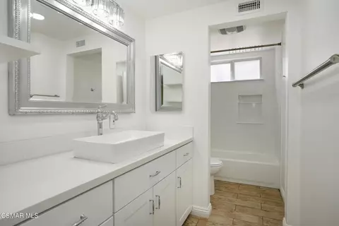 Bath - 2482 Gayle Pl, Simi Valley, CA 93065 photo 2 of 2