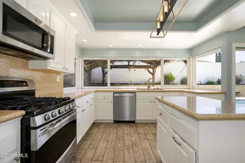 Kitchen - 2482 Gayle Pl, Simi Valley, CA 93065 photo 2 of 3