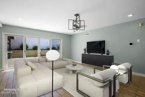 Living - 2482 Gayle Pl, Simi Valley, CA 93065 photo 7 of 9