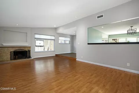 Living - 2482 Gayle Pl, Simi Valley, CA 93065 photo 4 of 9