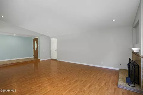 Living - 2482 Gayle Pl, Simi Valley, CA 93065 photo 2 of 9