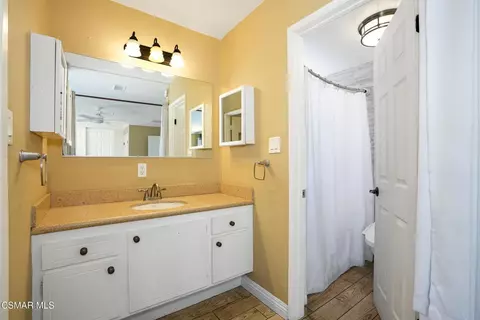 Bath - 2482 Gayle Pl, Simi Valley, CA 93065 photo 1 of 2