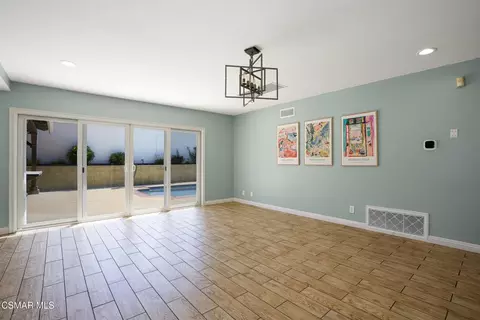 Living - 2482 Gayle Pl, Simi Valley, CA 93065 photo 8 of 9