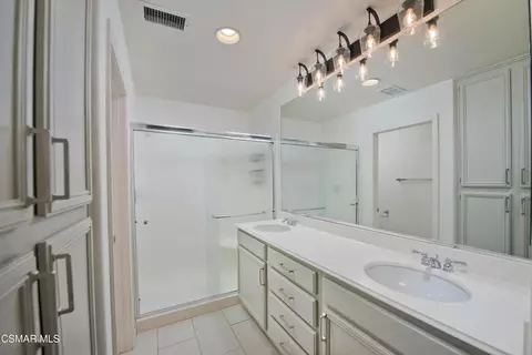Bath - 2040 Freesia Ave, Simi Valley, CA 93063 photo 1 of 2