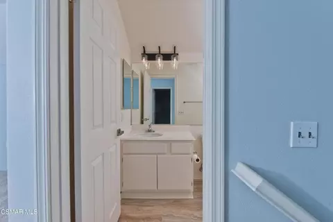 Entry Way - 2040 Freesia Ave, Simi Valley, CA 93063 photo 4 of 4
