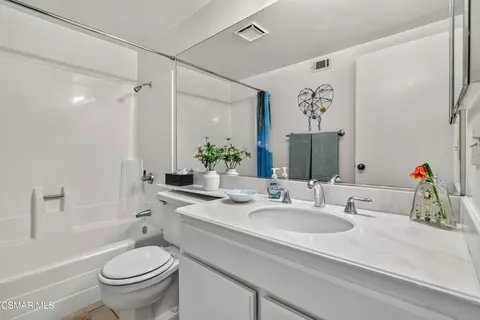 Bath - 1113 Catlin St #B, Simi Valley, CA 93065 photo 1 of 3