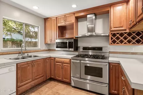 Kitchen - 11374 Oakcrest Ave, Ojai, CA 93023 photo 2 of 3