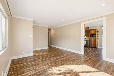 Living - 6271 Marsha Ave, Simi Valley, CA 93063 photo 3 of 9