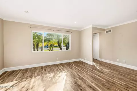 Living - 6271 Marsha Ave, Simi Valley, CA 93063 photo 5 of 9