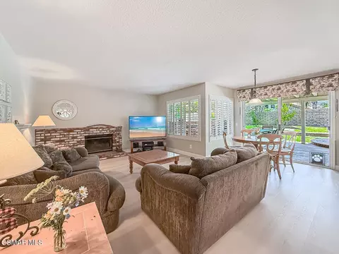 Living - 2990 Klamath Ave, Simi Valley, CA 93063 photo 2 of 4