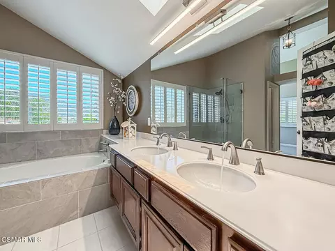 Bath - 2990 Klamath Ave, Simi Valley, CA 93063 photo 7 of 7