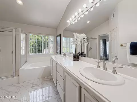 Bath - 2710 Titania Pl, Simi Valley, CA 93063 photo 3 of 10