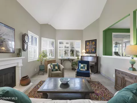 Living - 11823 Maple Crest St, Moorpark, CA 93021 photo 2 of 5