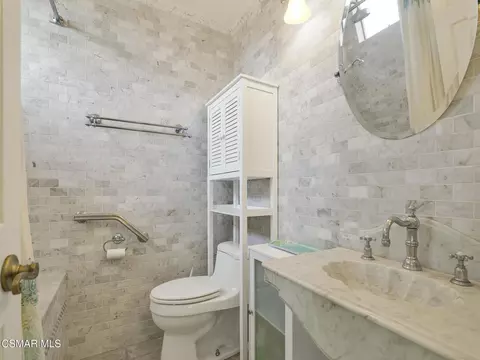 Bath - 11823 Maple Crest St, Moorpark, CA 93021 photo 2 of 6