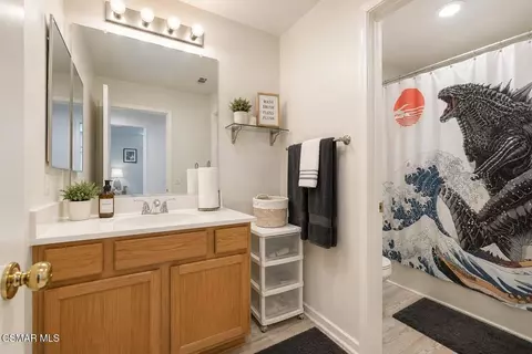 Bath - 237 Galway Ln, Simi Valley, CA 93065 photo 2 of 4