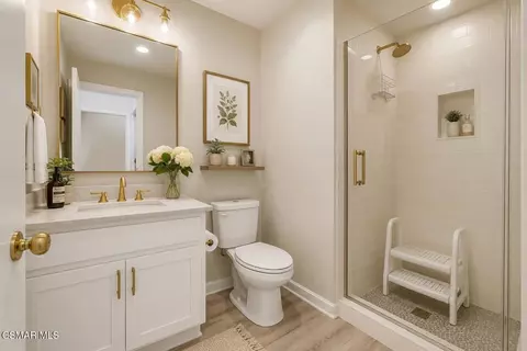 Bath - 237 Galway Ln, Simi Valley, CA 93065 photo 1 of 4