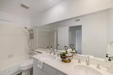 Bath - 12154 Cherry Grove St, Moorpark, CA 93021 photo 4 of 4