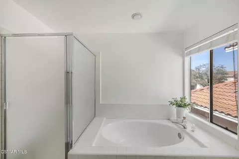 Bath - 12154 Cherry Grove St, Moorpark, CA 93021 photo 3 of 4