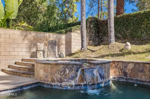 Exterior - 12154 Cherry Grove St, Moorpark, CA 93021 photo 6 of 9
