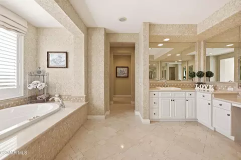 Bath - 5068 Shady Trail St, Simi Valley, CA 93063 photo 4 of 10