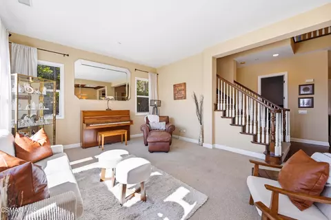 Living - 5068 Shady Trail St, Simi Valley, CA 93063 photo 2 of 9