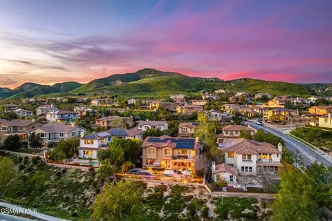 View/Area - 5068 Shady Trail St, Simi Valley, CA 93063 photo 3 of 12