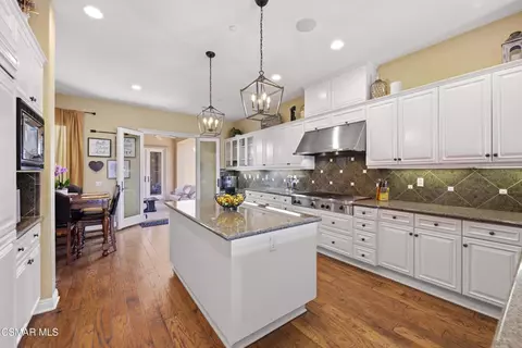 Kitchen - 5068 Shady Trail St, Simi Valley, CA 93063 photo 2 of 7