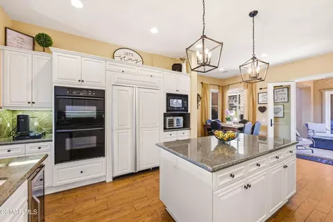 Kitchen - 5068 Shady Trail St, Simi Valley, CA 93063 photo 3 of 7