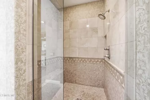 Bath - 5068 Shady Trail St, Simi Valley, CA 93063 photo 8 of 10
