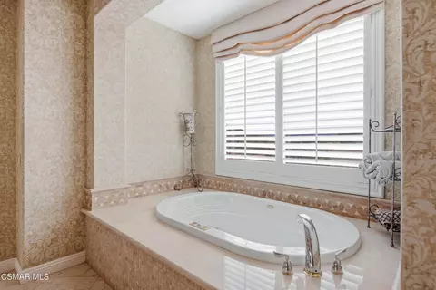 Bath - 5068 Shady Trail St, Simi Valley, CA 93063 photo 6 of 10