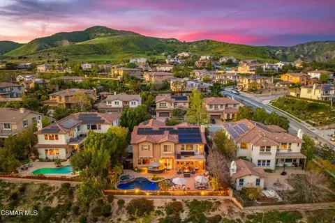 View/Area - 5068 Shady Trail St, Simi Valley, CA 93063 photo 2 of 12