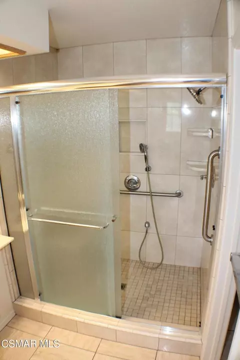 Bath - 704 Wind Willow Way, Simi Valley, CA 93065 photo 4 of 4
