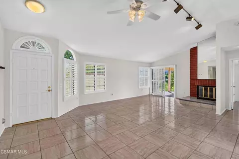 Living - 704 Wind Willow Way, Simi Valley, CA 93065 photo 3 of 6