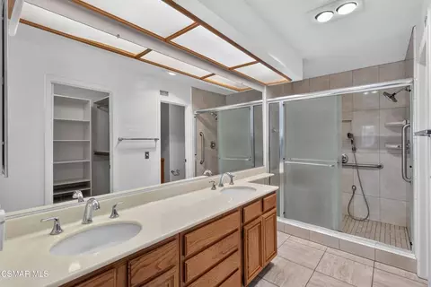 Bath - 704 Wind Willow Way, Simi Valley, CA 93065 photo 3 of 4