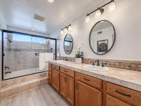 Bath - 667 Azure Hills Dr, Simi Valley, CA 93065 photo 4 of 10