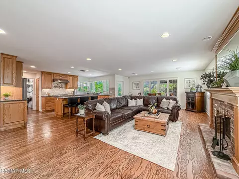Living - 667 Azure Hills Dr, Simi Valley, CA 93065 photo 5 of 5